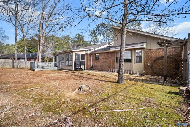 109 Covered Bridge Rd, Rainbow City, AL 35906
