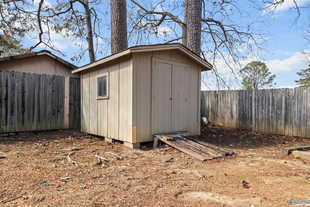 109 Covered Bridge Rd, Rainbow City, AL 35906