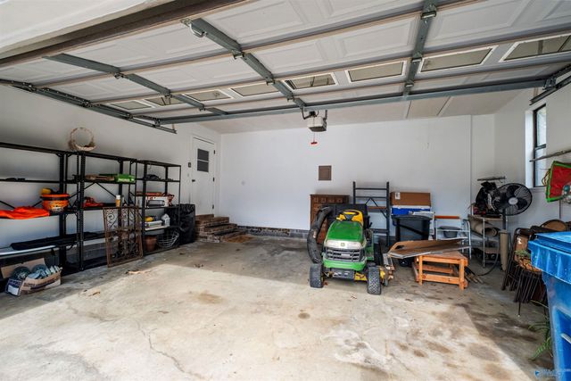 109 Covered Bridge Rd, Rainbow City, AL 35906