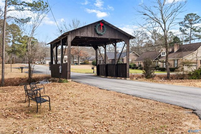 109 Covered Bridge Rd, Rainbow City, AL 35906