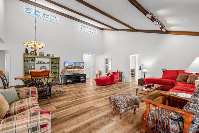 109 Covered Bridge Rd, Rainbow City, AL 35906