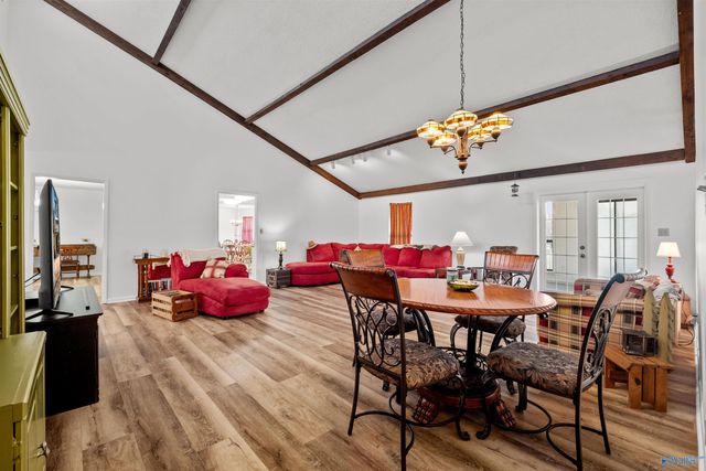 109 Covered Bridge Rd, Rainbow City, AL 35906