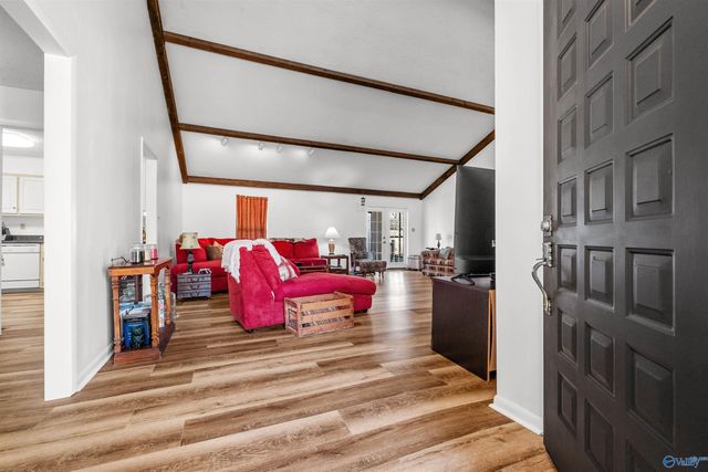 109 Covered Bridge Rd, Rainbow City, AL 35906