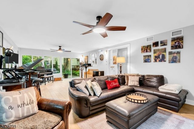 28 Long View Trl, Denville Twp., NJ 07834