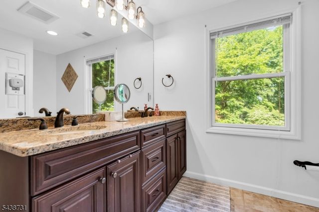 28 Long View Trl, Denville Twp., NJ 07834