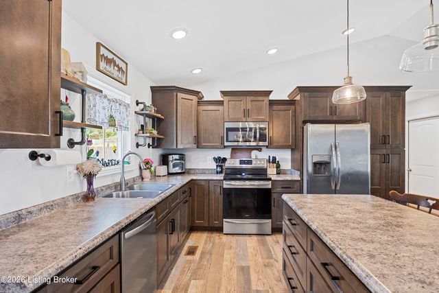 120 Mohican Trail, Jeffersonville, KY 40337