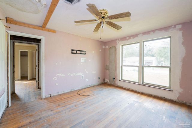 215 Hermey Ave, Pensacola, FL 32507