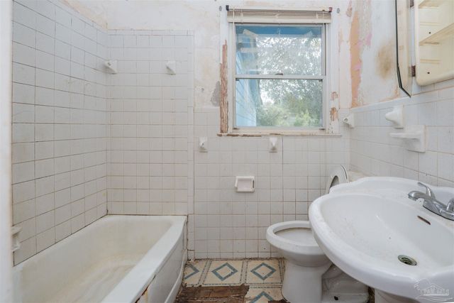 215 Hermey Ave, Pensacola, FL 32507