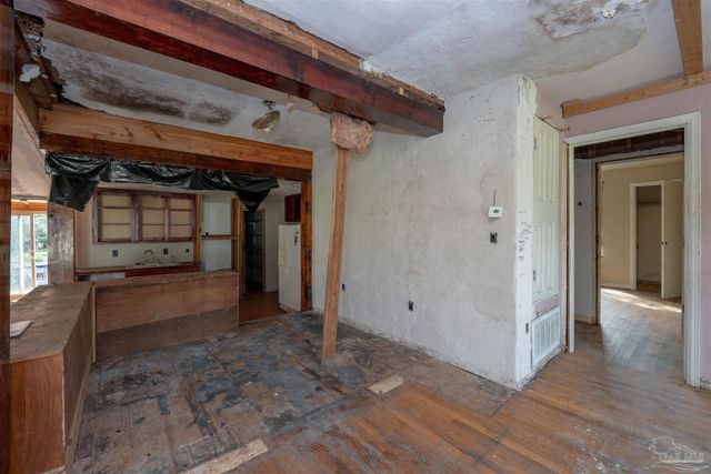 215 Hermey Ave, Pensacola, FL 32507