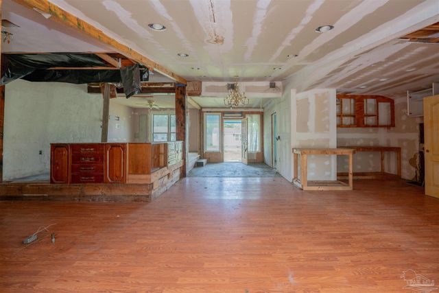 215 Hermey Ave, Pensacola, FL 32507