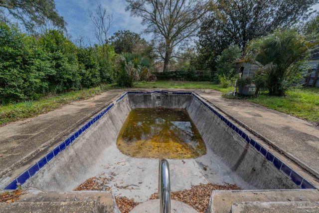 215 Hermey Ave, Pensacola, FL 32507