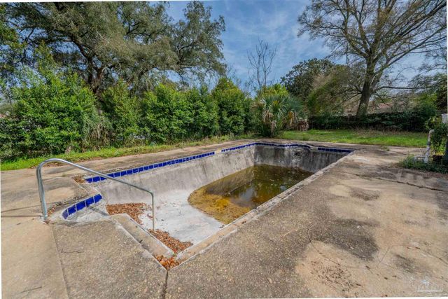 215 Hermey Ave, Pensacola, FL 32507