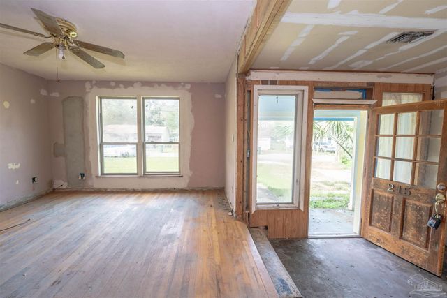 215 Hermey Ave, Pensacola, FL 32507