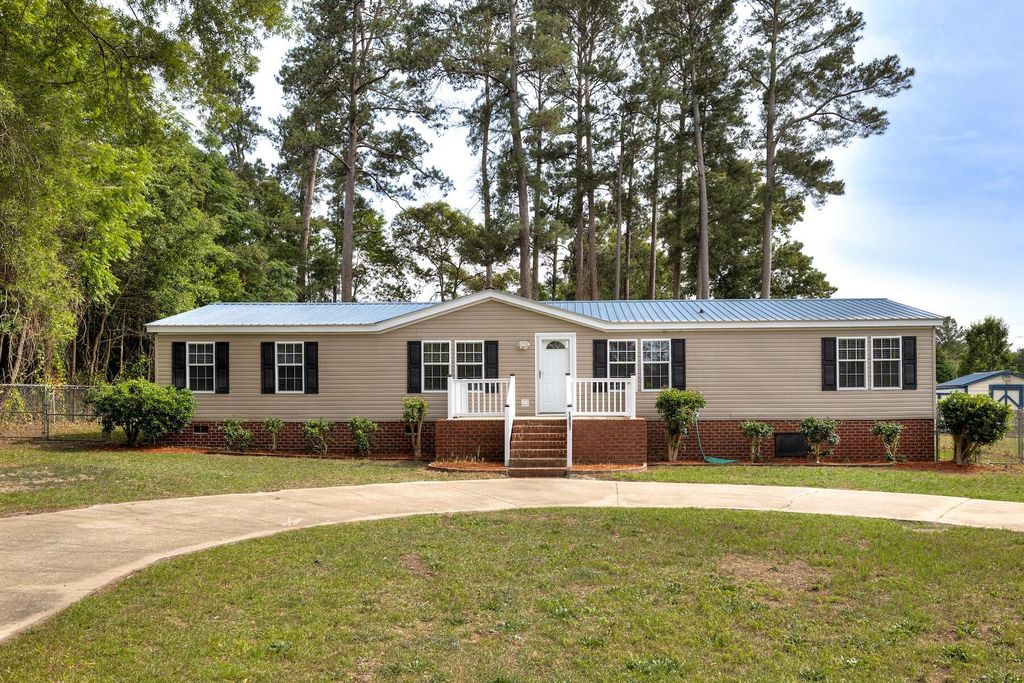 1057 Limerick Lane, Manning, SC 29102