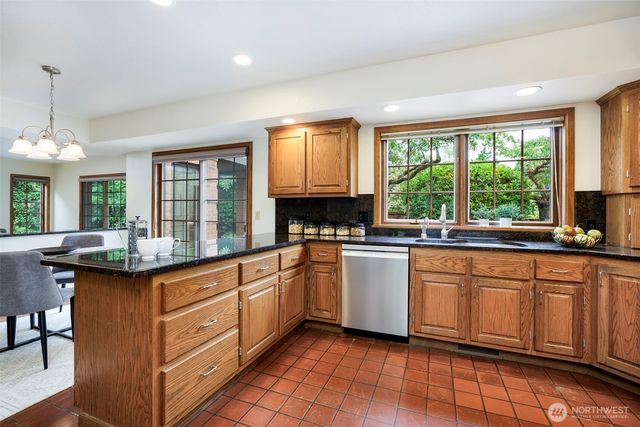 6573 NE Windermere Road, Seattle, WA 98105