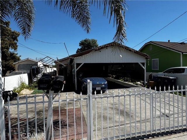 8820 Beach, Los Angeles, CA 90002