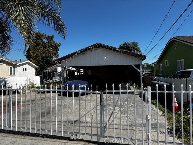 8820 Beach, Los Angeles, CA 90002