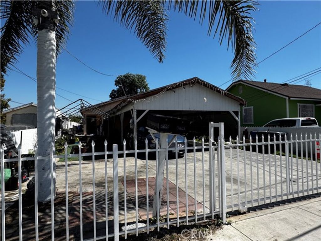 8820 Beach, Los Angeles, CA 90002