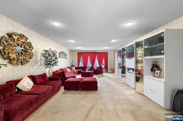 690 Soldier Hill Road, Oradell, NJ 07649