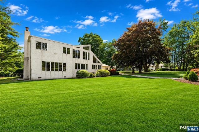 690 Soldier Hill Road, Oradell, NJ 07649