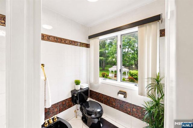 690 Soldier Hill Road, Oradell, NJ 07649