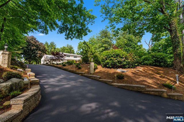 690 Soldier Hill Road, Oradell, NJ 07649