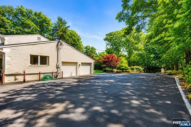 690 Soldier Hill Road, Oradell, NJ 07649