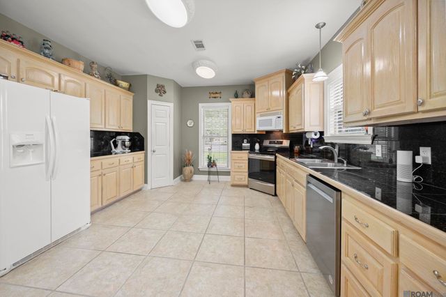 5047 Bozeman St, Zachary, LA 70791