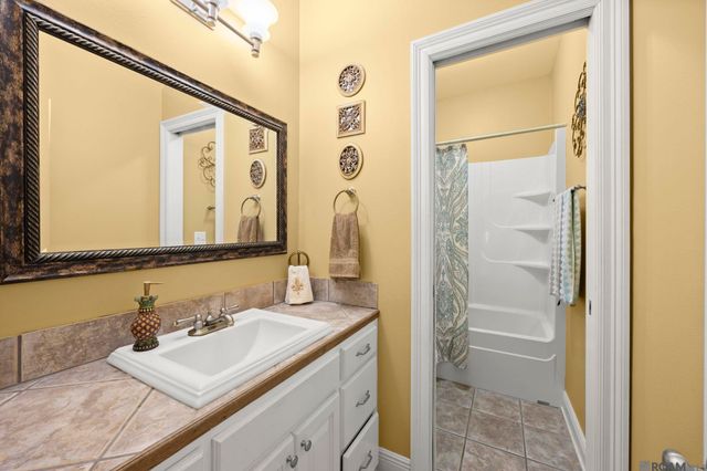 5047 Bozeman St, Zachary, LA 70791