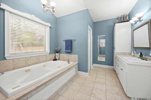 5047 Bozeman St, Zachary, LA 70791
