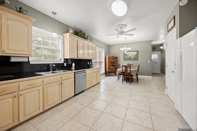 5047 Bozeman St, Zachary, LA 70791