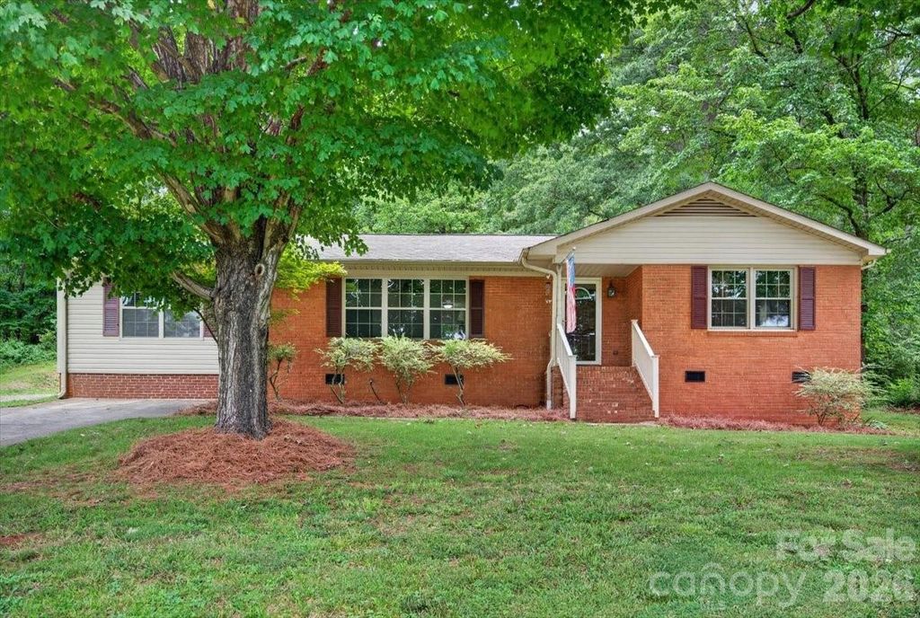101 N Main Street, Mount Pleasant, NC 28124
