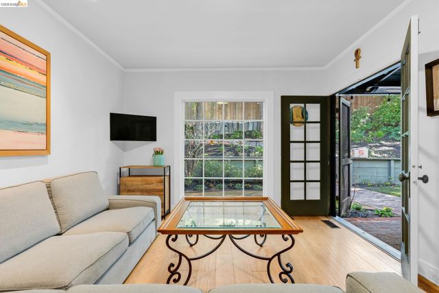 1101 Mountain Blvd, Oakland, CA 94611