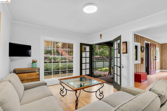 1101 Mountain Blvd, Oakland, CA 94611