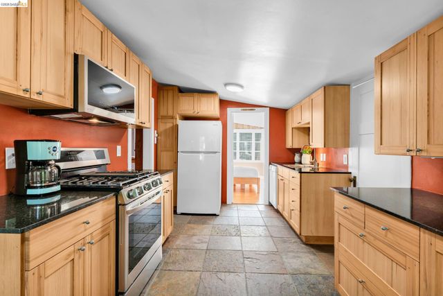 1101 Mountain Blvd, Oakland, CA 94611