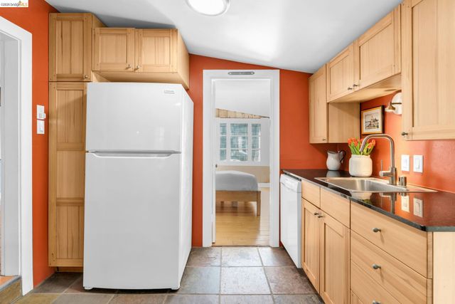 1101 Mountain Blvd, Oakland, CA 94611