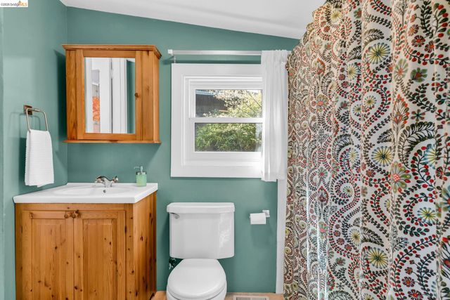 1101 Mountain Blvd, Oakland, CA 94611