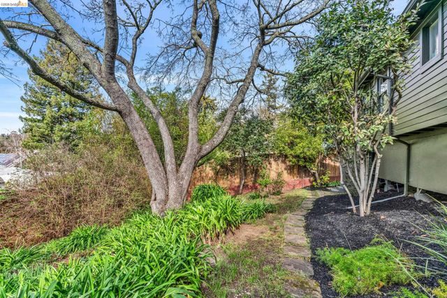 1101 Mountain Blvd, Oakland, CA 94611