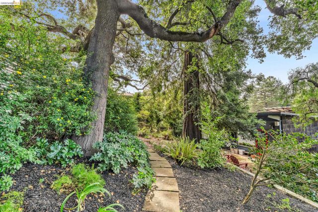 1101 Mountain Blvd, Oakland, CA 94611