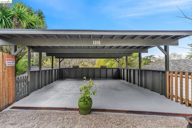 1101 Mountain Blvd, Oakland, CA 94611