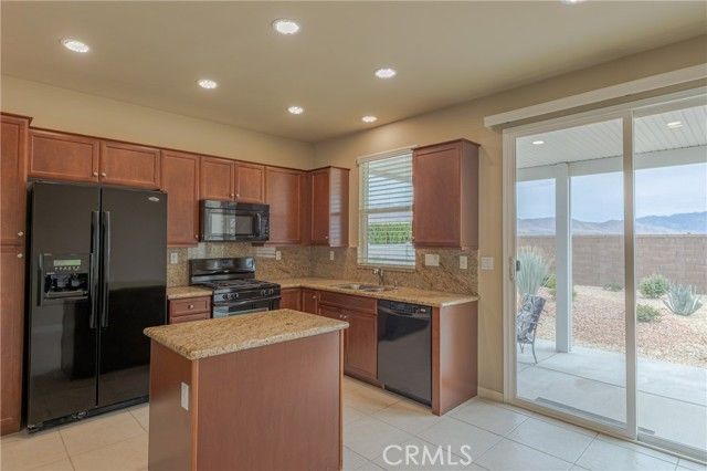 19453 Maple Creek Road, Apple Valley, CA 92308