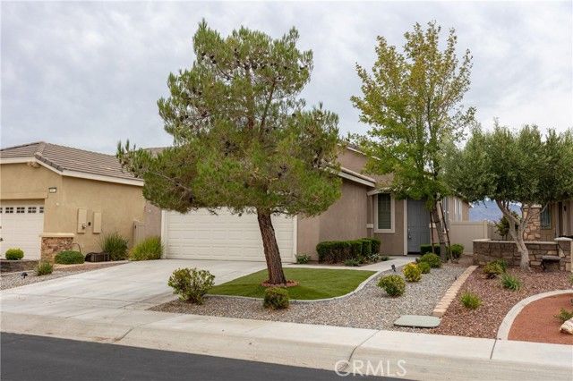 19453 Maple Creek Road, Apple Valley, CA 92308