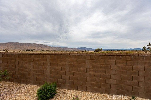 19453 Maple Creek Road, Apple Valley, CA 92308