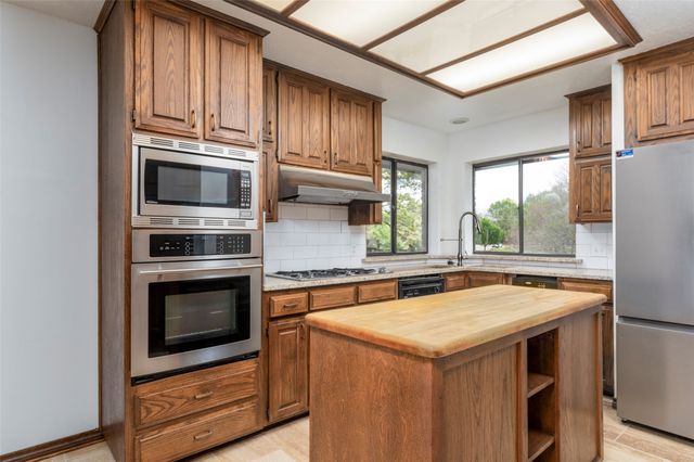 1308 Clover Hill Road, Mansfield, TX 76063