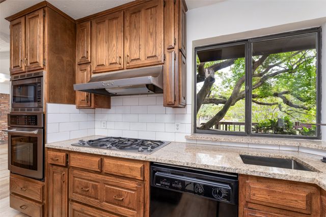 1308 Clover Hill Road, Mansfield, TX 76063