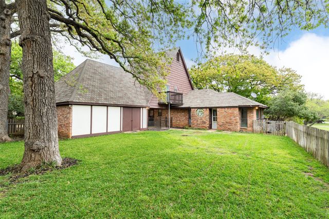 1308 Clover Hill Road, Mansfield, TX 76063