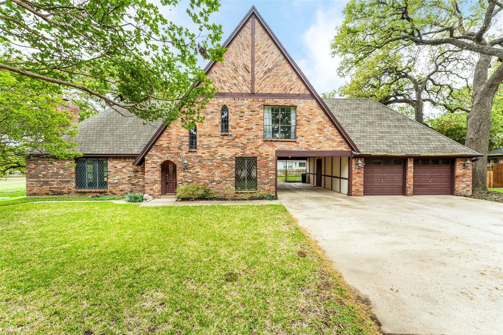 1308 Clover Hill Road, Mansfield, TX 76063