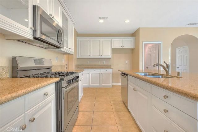 2907 Breezy Meadow Circle, Corona, CA 92883