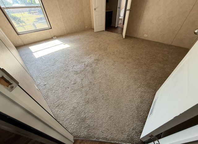 221 Farmhouse Road, Springtown, TX 76082