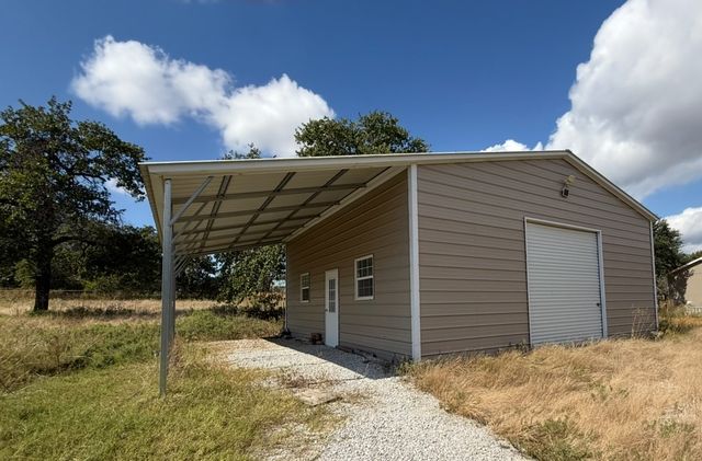 221 Farmhouse Road, Springtown, TX 76082